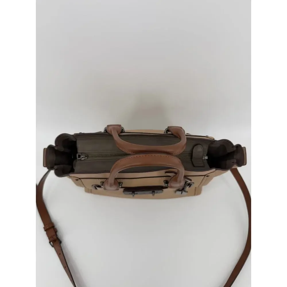 Beige and brown Pebbled leather handbag, Coach Swagger 27